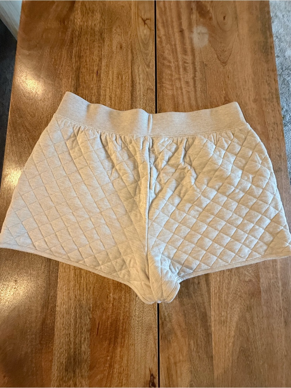 Vineyard Vines Oatmeal Heather Quilted DC Short Large - Picture 2 of 9